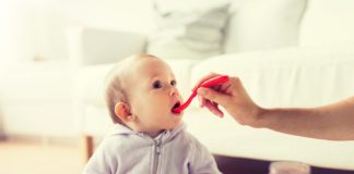 Zbilansowana dieta dziecka kluczowym elementem jego rozwoju Dziecko karmione ze słoiczka