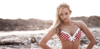 Ochrona skóry przed słońcem i promieniowaniem UV Kobieta podczas opalania