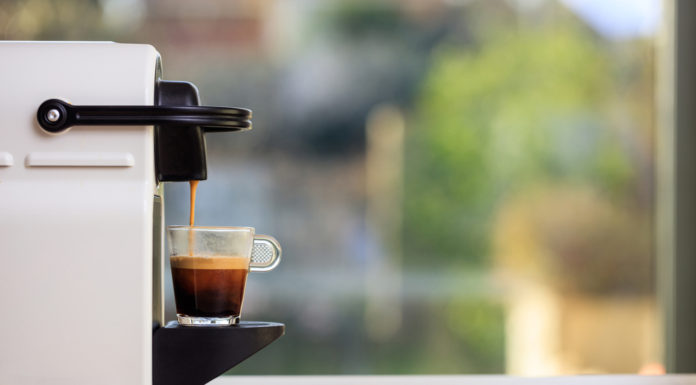 Twój pierwszy ekspres do kawy – odkryj garść praktycznych informacji! Pierwszy mały ekspres do kawy