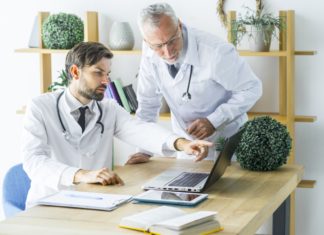 Rezonans magnetyczny w Warszawie – czym się kierować przy wyborze? Rezonans magnetyczny