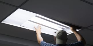 Jak podłączyć świetlówki LED? montaż świetlówek led