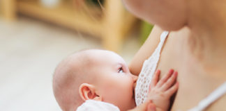 Jak często przystawiać dziecko do piersi? Podpowiadamy Karmienie piersią