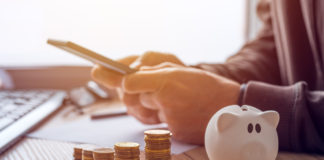 Jak kupować, aby nie wydać wszystkich oszczędności? Oszczędności świnka skarbonka