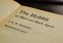 Tolkien – jaki jest film biograficzny o twórcy Władcy Pierścienia Hobbit Tolkiena strona tytułowa
