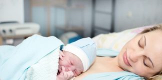 Jak wyglądają pierwsze chwile po porodzie? Kangurowanie dziecka po narodzinach