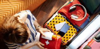 Leki za granicą – jakie można i warto zabrać ze sobą, a na które należy uważać? pakowanie apteczki podróżnej