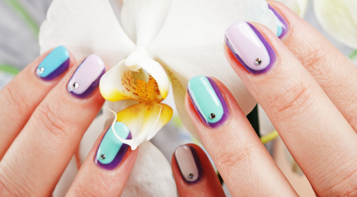 Najmodniejsze lakiery hybrydowe na lato – hity sezonu! kolorowe paznokcie idealny manicure z ozdobami