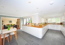 Kuchnia – połączona z salonem czy odrębna? kuchnia połaczona z salonem