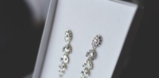 Biżuteria w komplecie – postaw na gotowe zestawy! srebrna biżuteria kolczyki