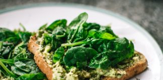 Wegetarianizm, weganizm i inne formy diety bezmięsnej wegańskie kanapki