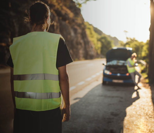 Kierowco, sprawdź, jakie dokumenty musisz mieć przy sobie za granicą zatrzymanie samochodu za granicą