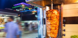 Jaki opiekacz do kebaba wybrać do lokalu?