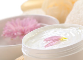 Dlaczego warto wybierać kosmetyki z witaminą C? krem z witaminą C