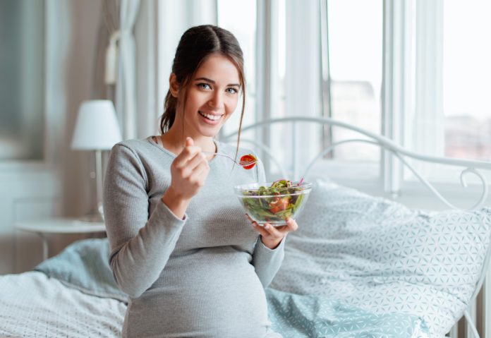 kobieta w ciąży owoce warzywa