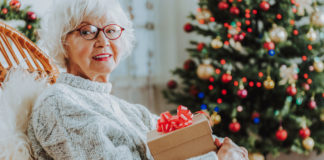 Chcesz kupić elegancki prezent dla babci pod choinkę – zegarek! prezent dla babci