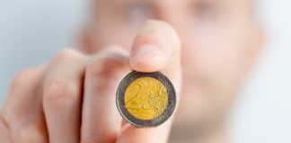 Kredyt gotówkowy – co warto o nim wiedzieć? moneta 2 eur