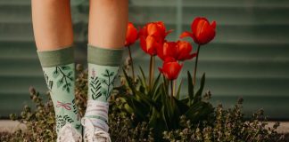 Ubierz się modnie w walentynki! kolorowe skarpetki na walentynki