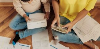 Dlaczego kredyt z pośrednikiem jest dobrym pomysłem? podliczanie kwot, faktury, kredyt