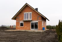 Audyt działki budowlanej- jak sprawdzić stan prawny działki? dom w budowie