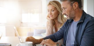 Deklaracja CIT-8. Kto powinien ją złożyć i w jakim terminie? para rozliczenia cit