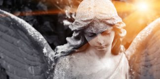 Organizacja pogrzebu w praktyce – niezbędne dokumenty i koszty organizacja pogrzebu