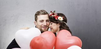 Prezenty na ślub 2021 – znajdź dopasowany dla młodej pary nowożeńcy balony