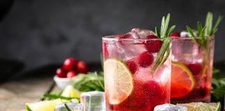 Różnorodne szklanki do napojów – obowiązkowe w każdej kuchni! szklanki do napojów