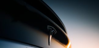 Czy powoli kończy się era samochodów spalinowych? Tesla Model X P100D