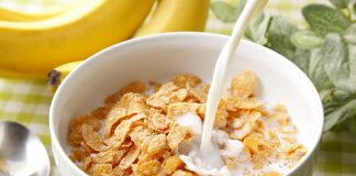 Płatki z mlekiem – czy ulubione śniadanie dzieci może być pozbawione cukru? płatki na mleku