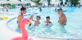 Czym kierować się wybierając hotel na rodzinny wyjazd? basen dzieciaki