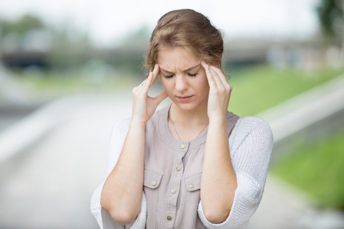 kobieta ból głowy alergia