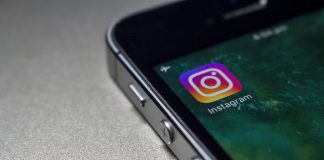 Jak zwiększyć zasięgi na Instagramie? Oto kilka porad! smartfon ikonka instagram