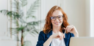 Jak założyć jednoosobową działalność gospodarczą? kobieta własna firma