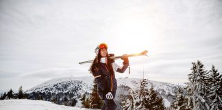 Planujesz zakup stroju i akcesoriów narciarskich? Te wskazówki pomogą Ci wybrać dobrze akcesoria narciarskie