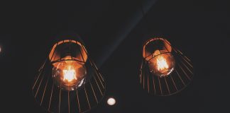 Lampy sufitowe – jak dopasować je do stylu wnętrza? lampy sufitowe