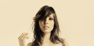 Gdzie można kupić oryginalną bieliznę francuskich marek? kobieta ekskluzywna bielizna