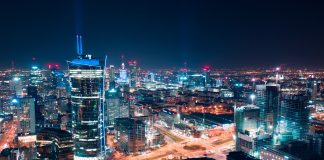 Warszawa i Mazowsze: co warto zobaczyć w weekend? Warszawa nocą