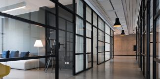 Jak zagwarantować właściwy poziom higieny w swojej firmie? firma korytarz