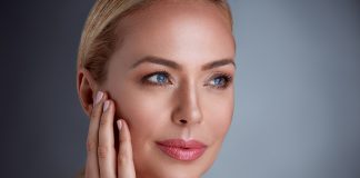 Zmiany trądzikowe u dorosłych – skąd się biorą i jak sobie z nimi radzić? trądzik dorosłych