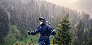 Jak odpowiednio działać i zachowywać się w trakcie burzy? Fakty i mity bezpieczeństwo burza