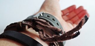 Bransoletka męska – jak ją wybrać i nosić? bransoletka męska