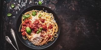 Jak przyrządzić pyszne spaghetti bolognese i carbonara? Spaghetti bolognese - jak przygotować