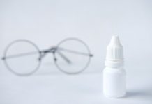Krople do oczu – jak działają i kiedy mogą pomóc? krople do oczu