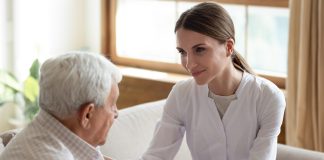 Praca w opiece seniora w Niemczech. Czy opiekunka musi znać język niemiecki? opieka nad osobą starszą