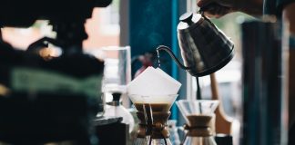 Chemex – prosty w obsłudze zaparzacz do kawy o wyjątkowym wyglądzie kawa chemex