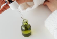 Kiedy warto sięgnąć po serum do twarzy? serum do twarzy