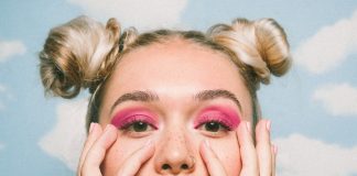 Czy leczenie trądziku hormonalnego różni się od leczenia trądziku młodzieńczego? trądzik młodzieńczy