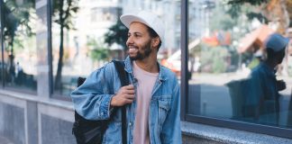 Jak ubierać się streetwear’owo w lecie? streetwear moda