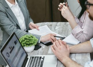 Bezpieczeństwo danych a bloczki samokopiujące – jak chronić poufne informacje? bezpieczeństwo danych bloczki samokopiujące