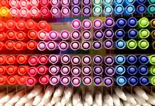 Nietuzinkowy pomysł na prezent dla artysty – markery posca prezent dla artysty